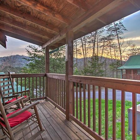 Pigeon Forge Cabin With Hot Tub And Mountain Views! Bagian luar foto