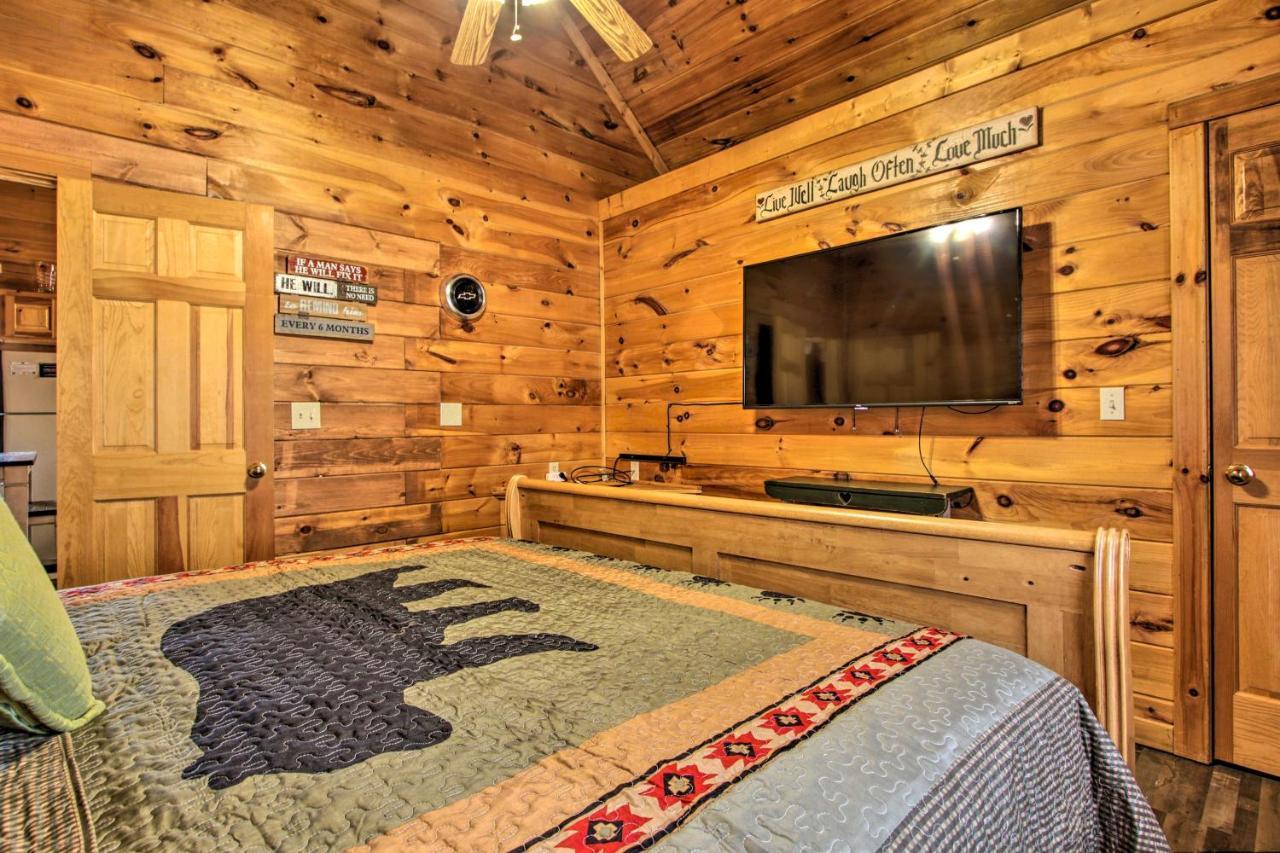 Pigeon Forge Cabin With Hot Tub And Mountain Views! Bagian luar foto