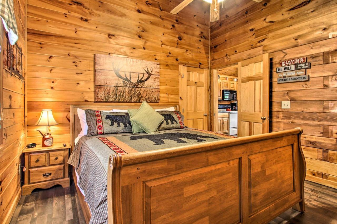Pigeon Forge Cabin With Hot Tub And Mountain Views! Bagian luar foto