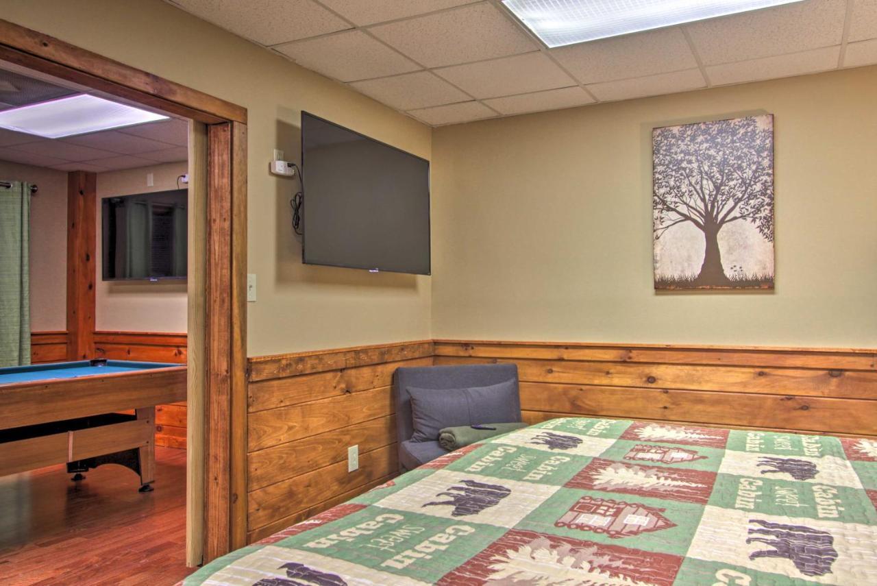 Pigeon Forge Cabin With Hot Tub And Mountain Views! Bagian luar foto