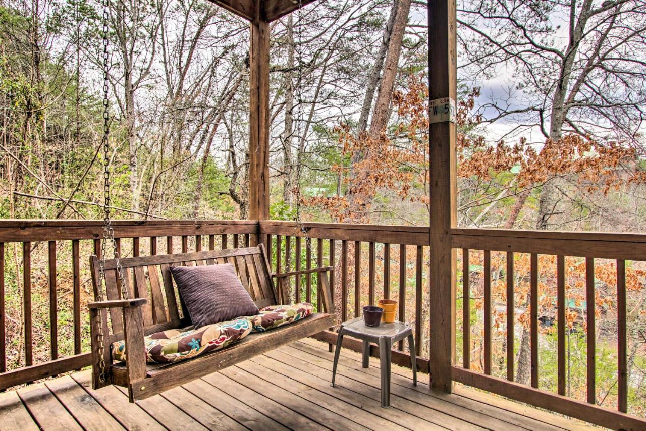 Pigeon Forge Cabin With Hot Tub And Mountain Views! Bagian luar foto